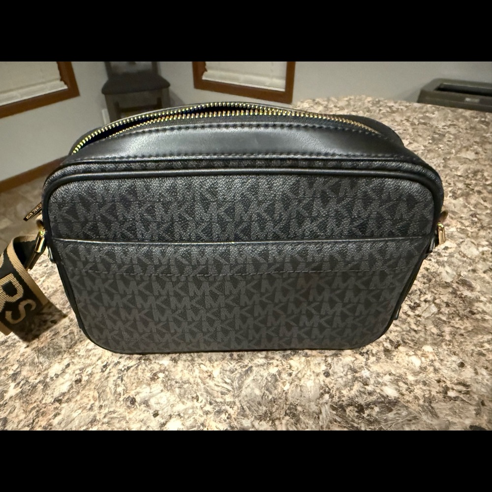 Michael kors crossbody